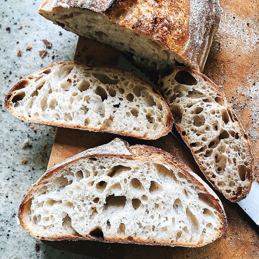 Pain au levain tranché
