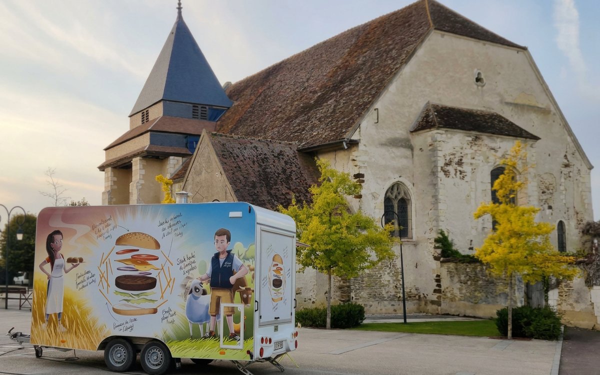 Le food-truck de la boulangerie, devant l'église
